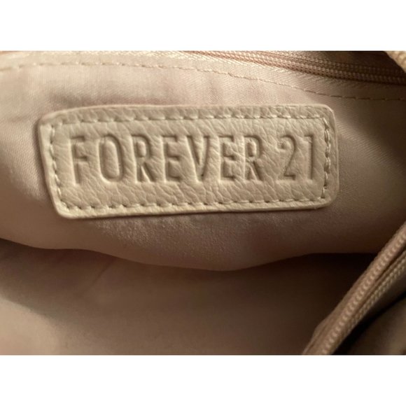 Forever 21 Cream Weaved Purse with gold Studs   7.25 x 10.75   #1097 - Picture 3 of 3
